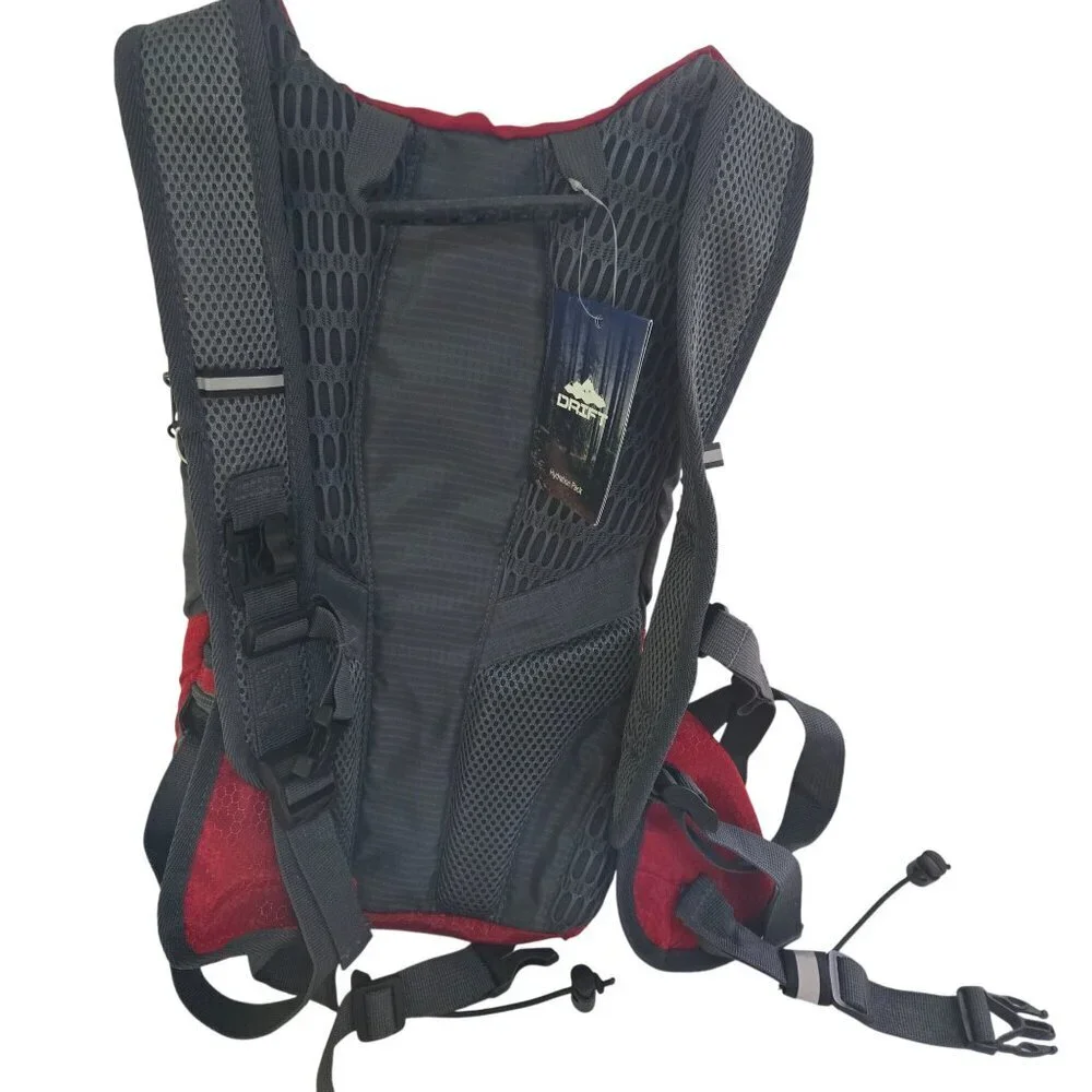 Drift NWT Hydration Backpack With Bladder Red Ripstop Zip Pockets 16